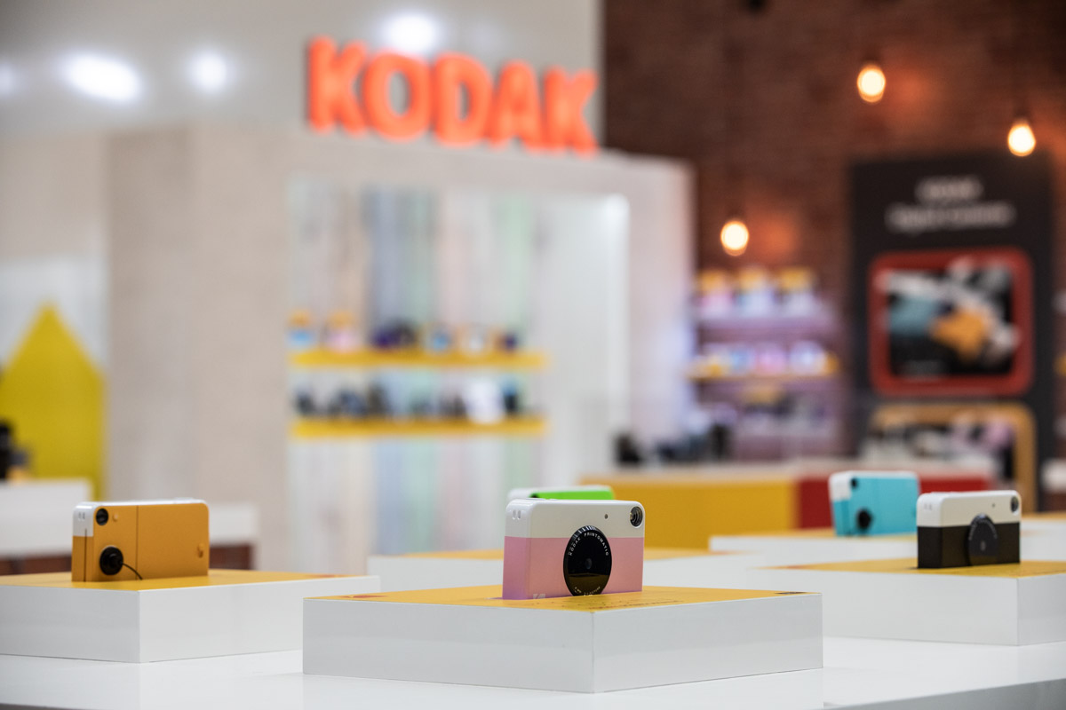 Kodak at IFA Berlin 2018 — Product photography Colourful compact cameras arranged on display tables at the Kodak stand at IFA Berlin 2018