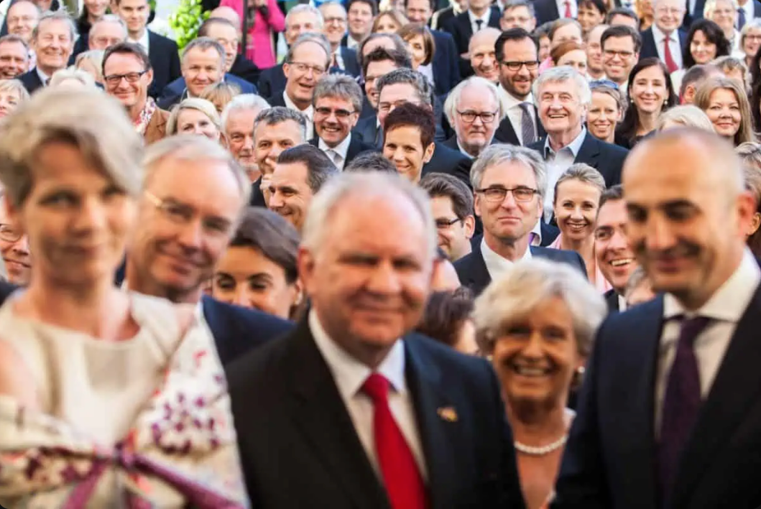 Gruppenporträt von Gästen bei einem Firmenevent in Berlin